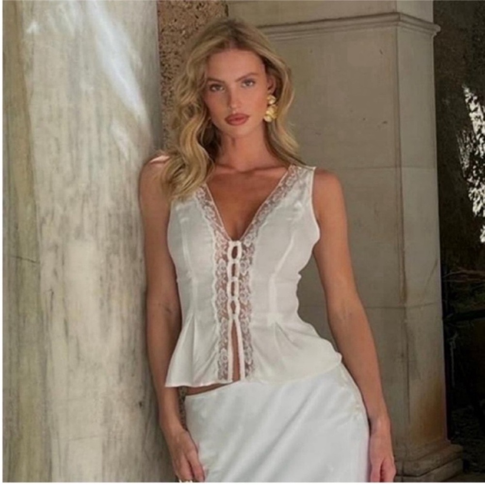 🎆 MDW SALE • NWT • reformation Cristina top - size 4 - Picture 2 of 9